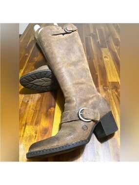 NWT Brown Born genuine beautiful Leather
Knee-High
Boots.